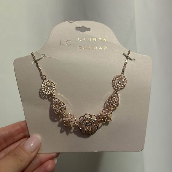 {LC Lauren Conrad} Rose Gold Necklace, Floral design, NEW/GIFT/BIRTHDAY/PRESENT - Picture 5 of 9